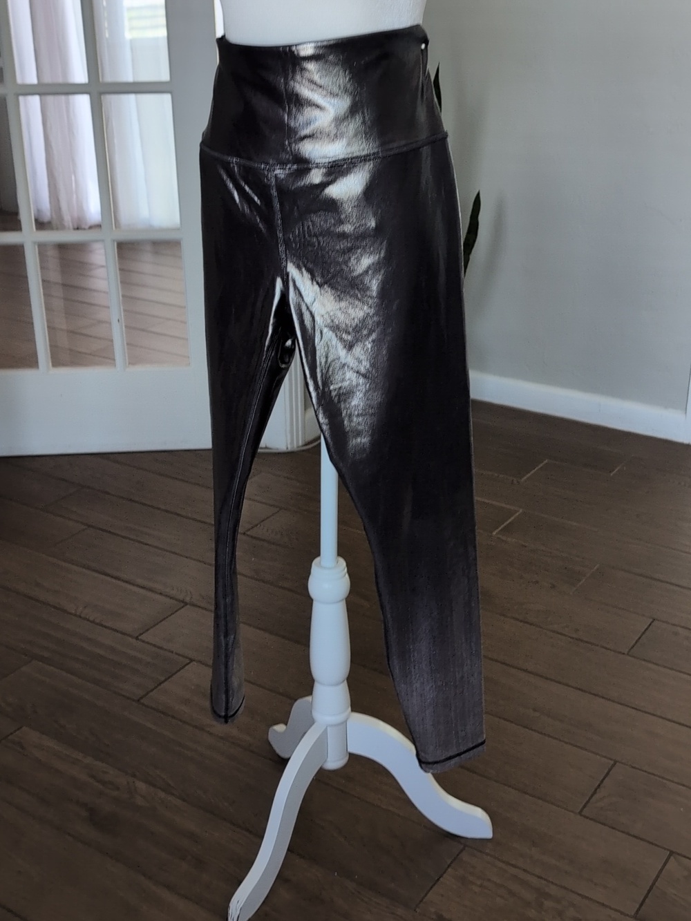 Athleta Silver Metallic Leggings Yoga Pants Large - Picture 5 of 9